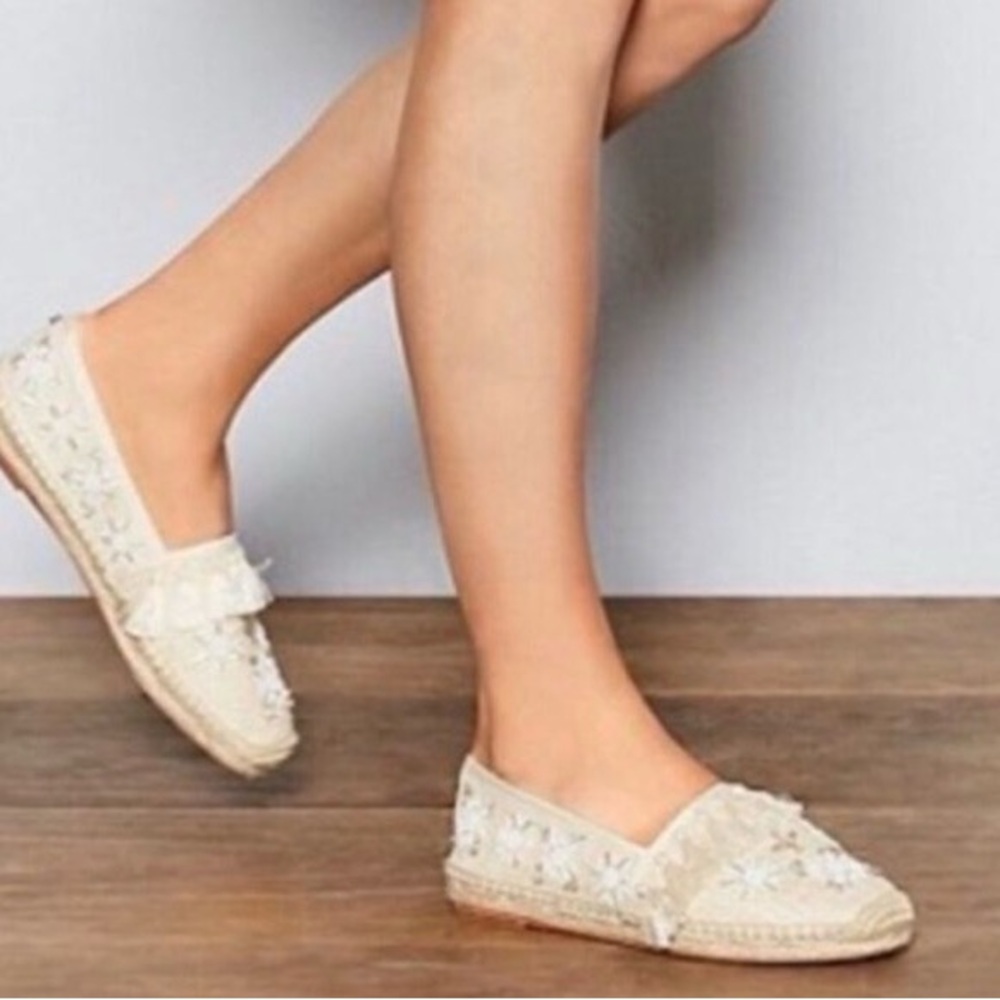 NWOT Antonio Melani Beaded Espadrilles. Size 7.5 - Picture 4 of 12